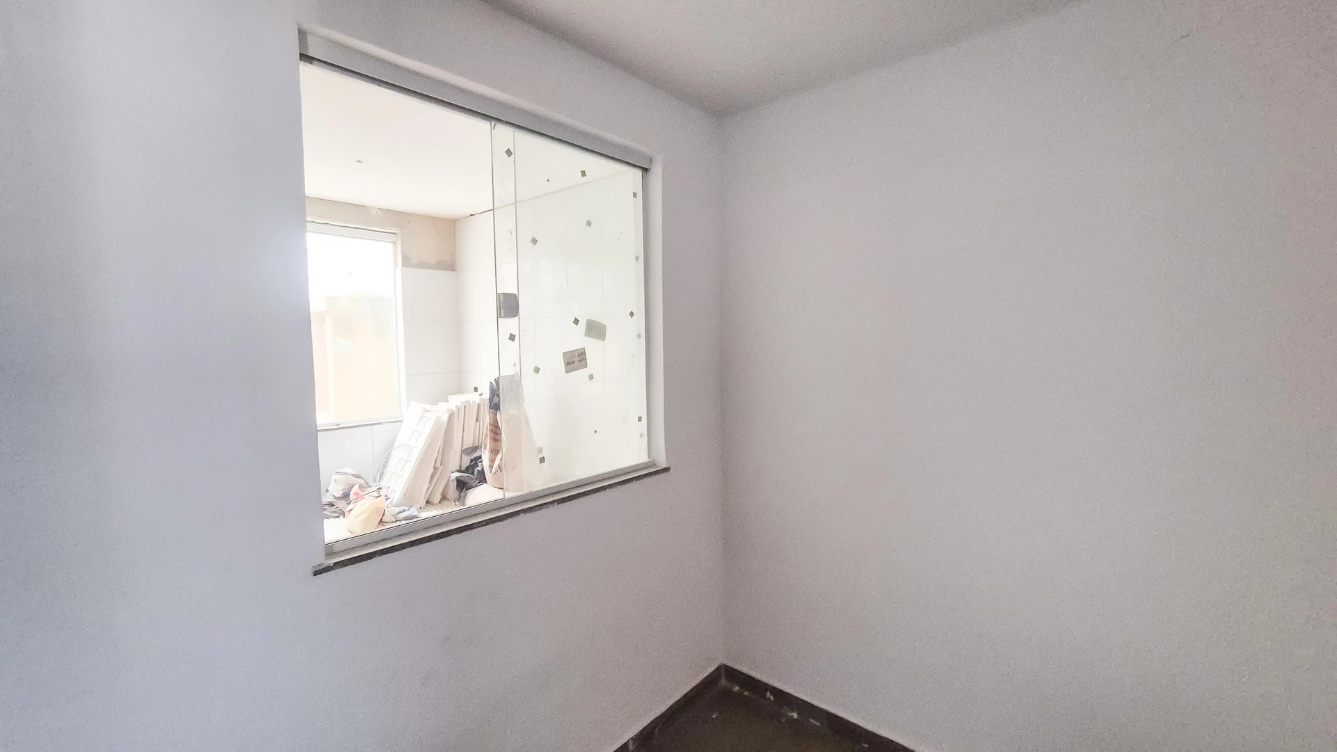 Apartamento com 2 quartos e box de vidro no banheiro — photo 37