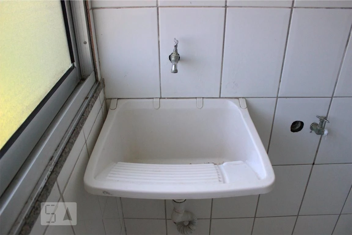 2-bedroom apartment with a balcony and shared pool — photo 18