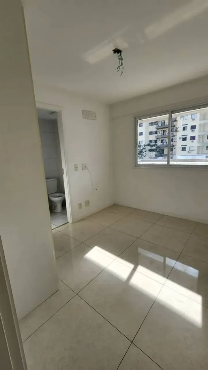 3-bedroom apartment with 4 bathrooms and a glass balcony — photo 2