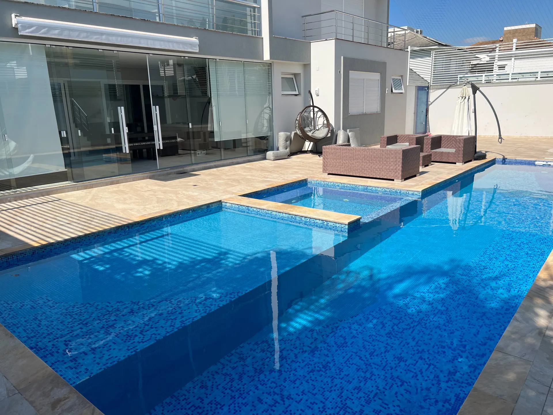 Furnished house with 6 en-suite bedrooms and private BBQ — photo 21