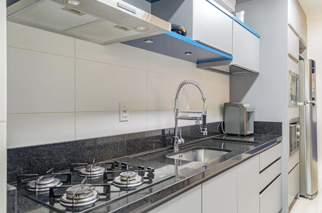 Furnished 2-bedroom apartment with open-plan kitchen — photo 3