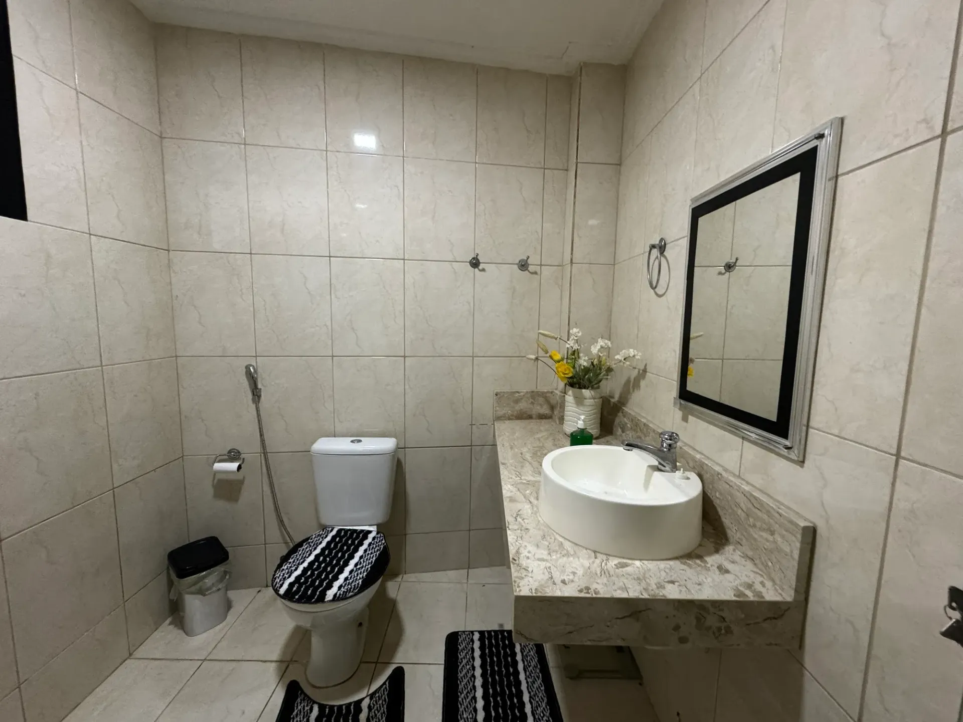 Furnished house with 5 en-suite bedrooms and private garden — photo 29