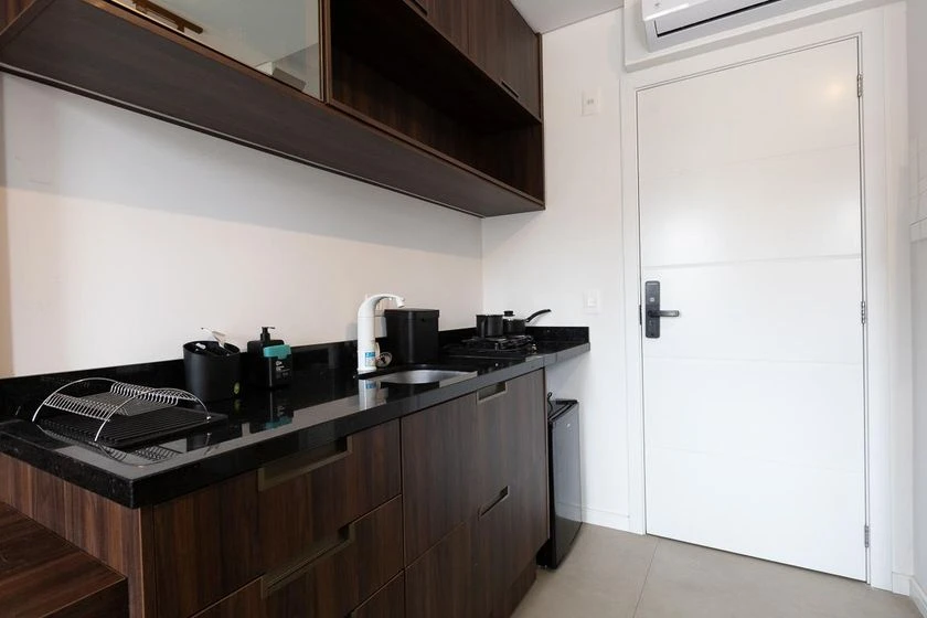 Estudio amueblado con 1 dormitorio y ducha de vidrio — photo 6
