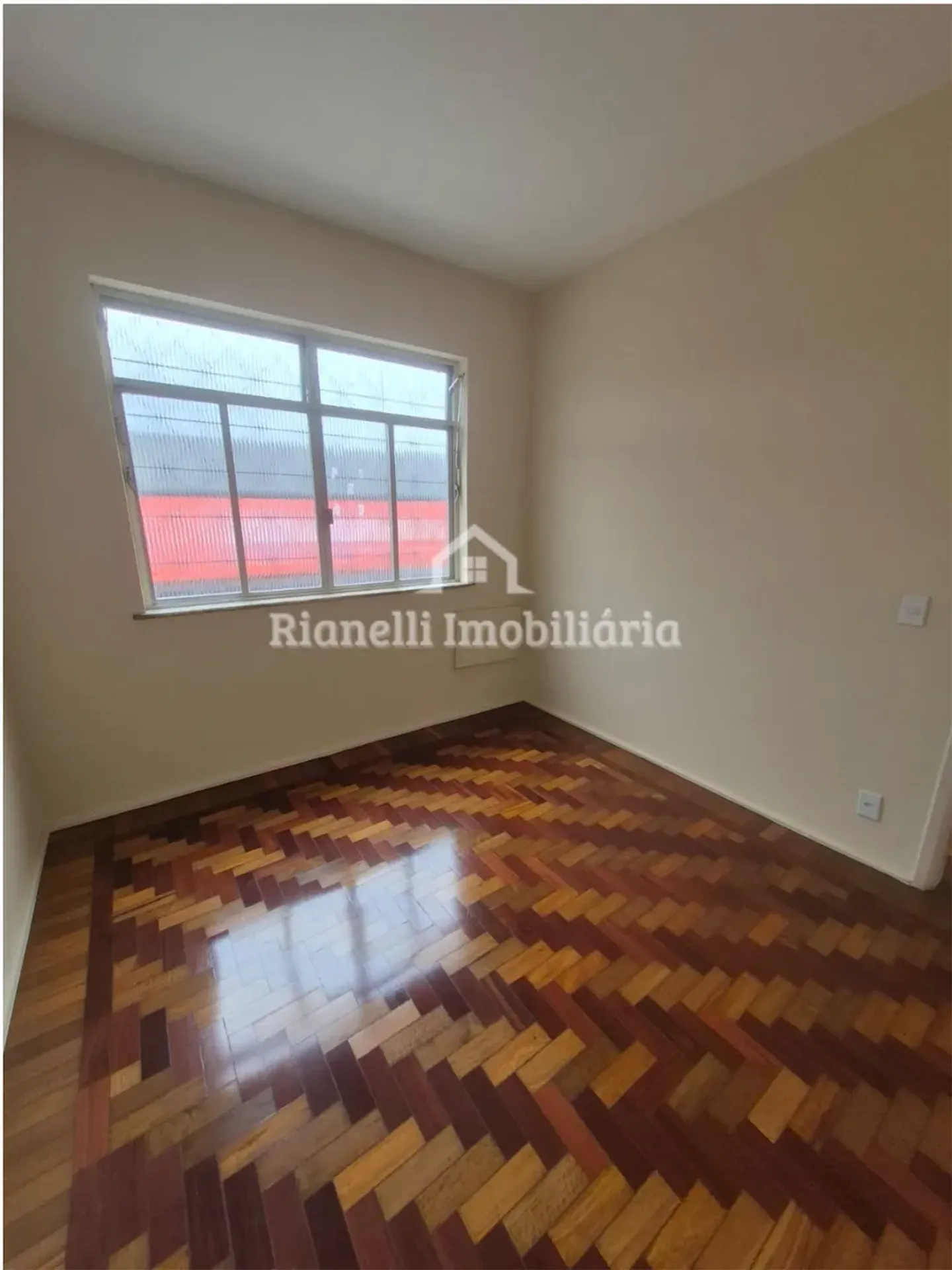 Apartment, 65 m², with wood or laminate floors — photo 2