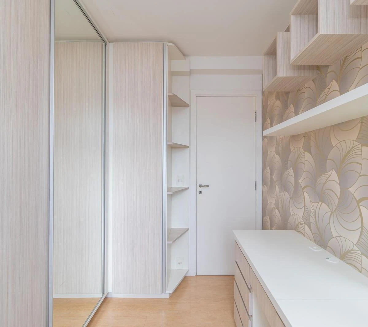 3-bedroom apartment with a grill on the balcony — photo 13