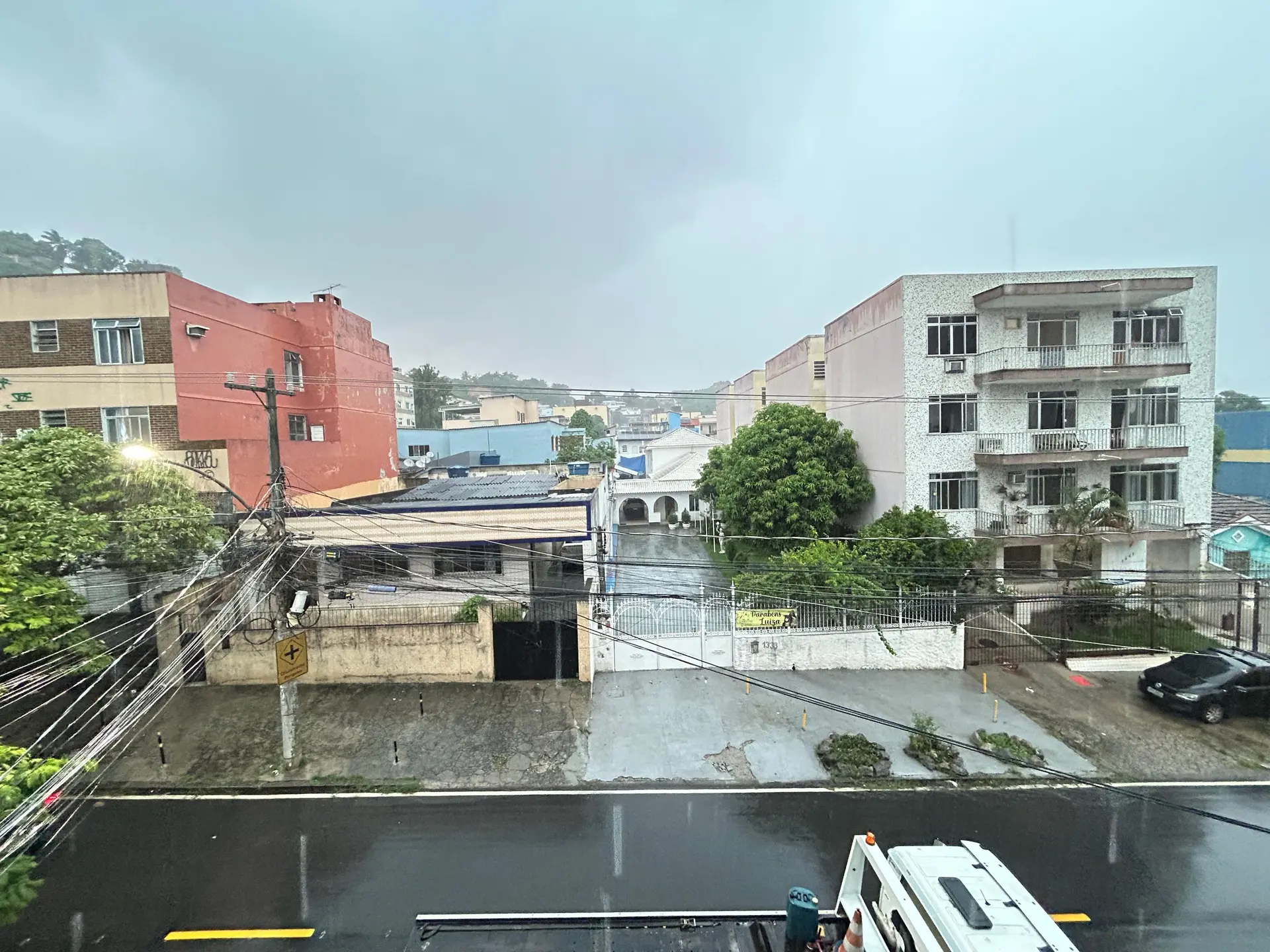 Casa com 4 quartos e varanda fechada de vidro — photo 34