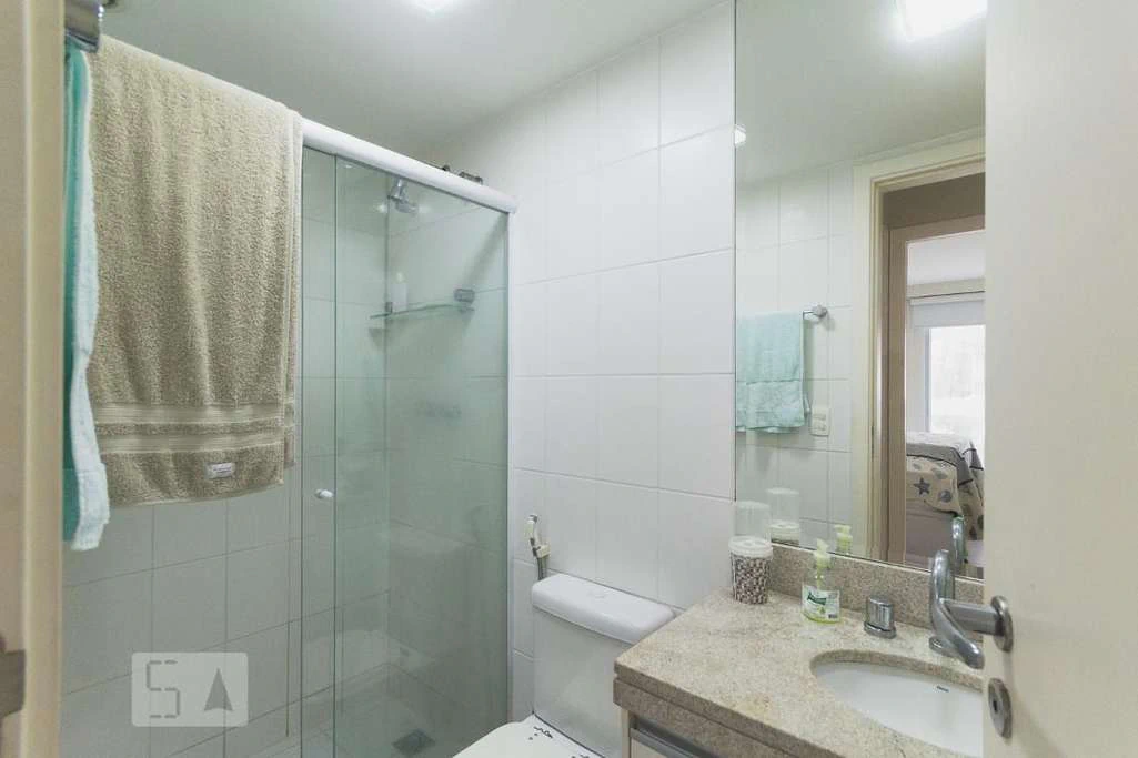 Rental apartment with 2 bedrooms and a glass balcony — photo 29