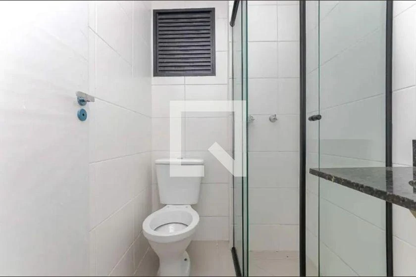 2-bedroom apartment with wood or laminate floors — photo 5