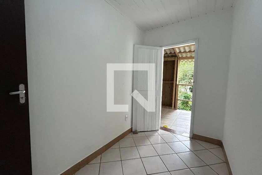 Rental house with 3 bedrooms and a private garden — photo 8
