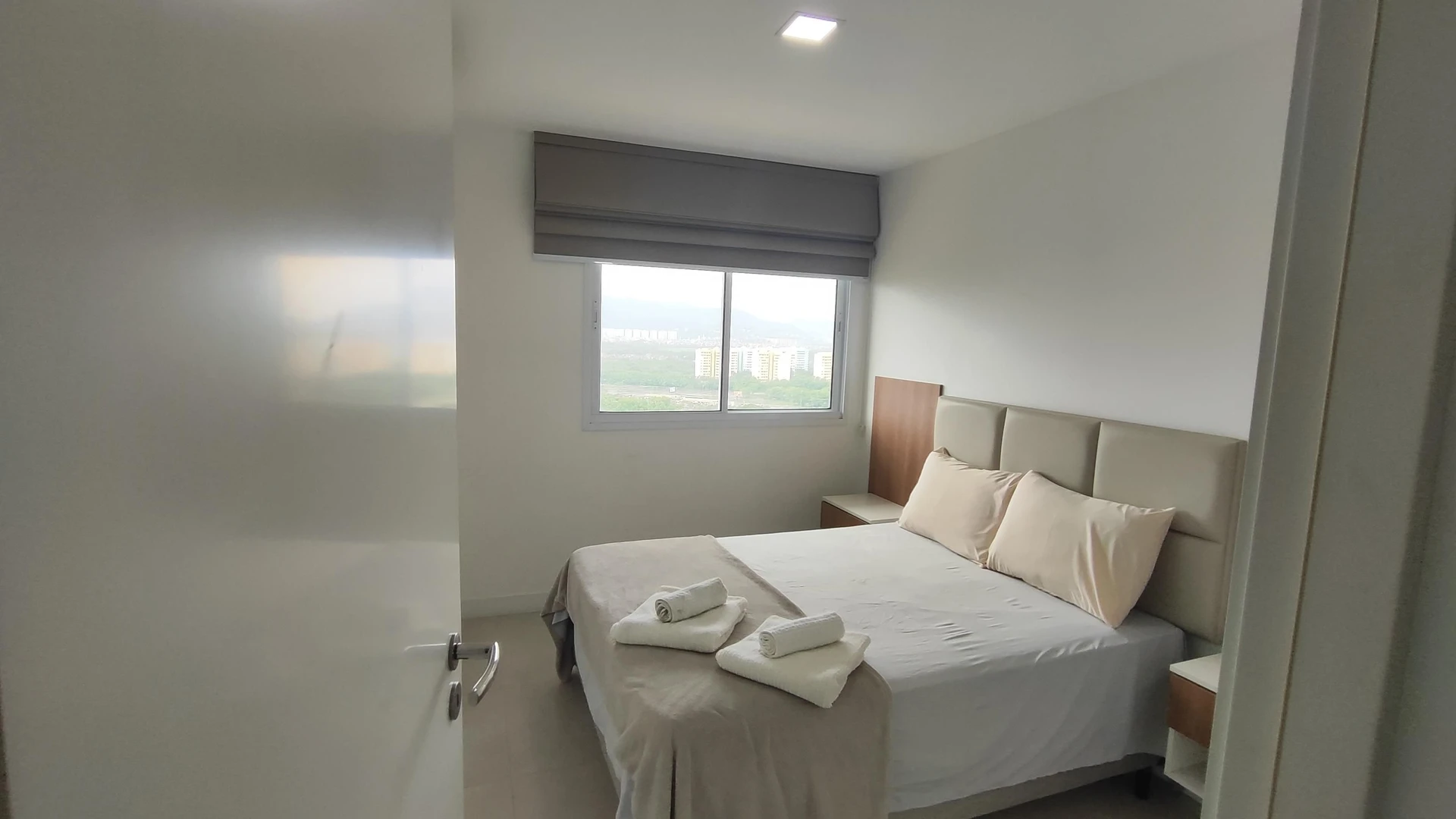 3-bedroom apartment with a glass-enclosed balcony — photo 34