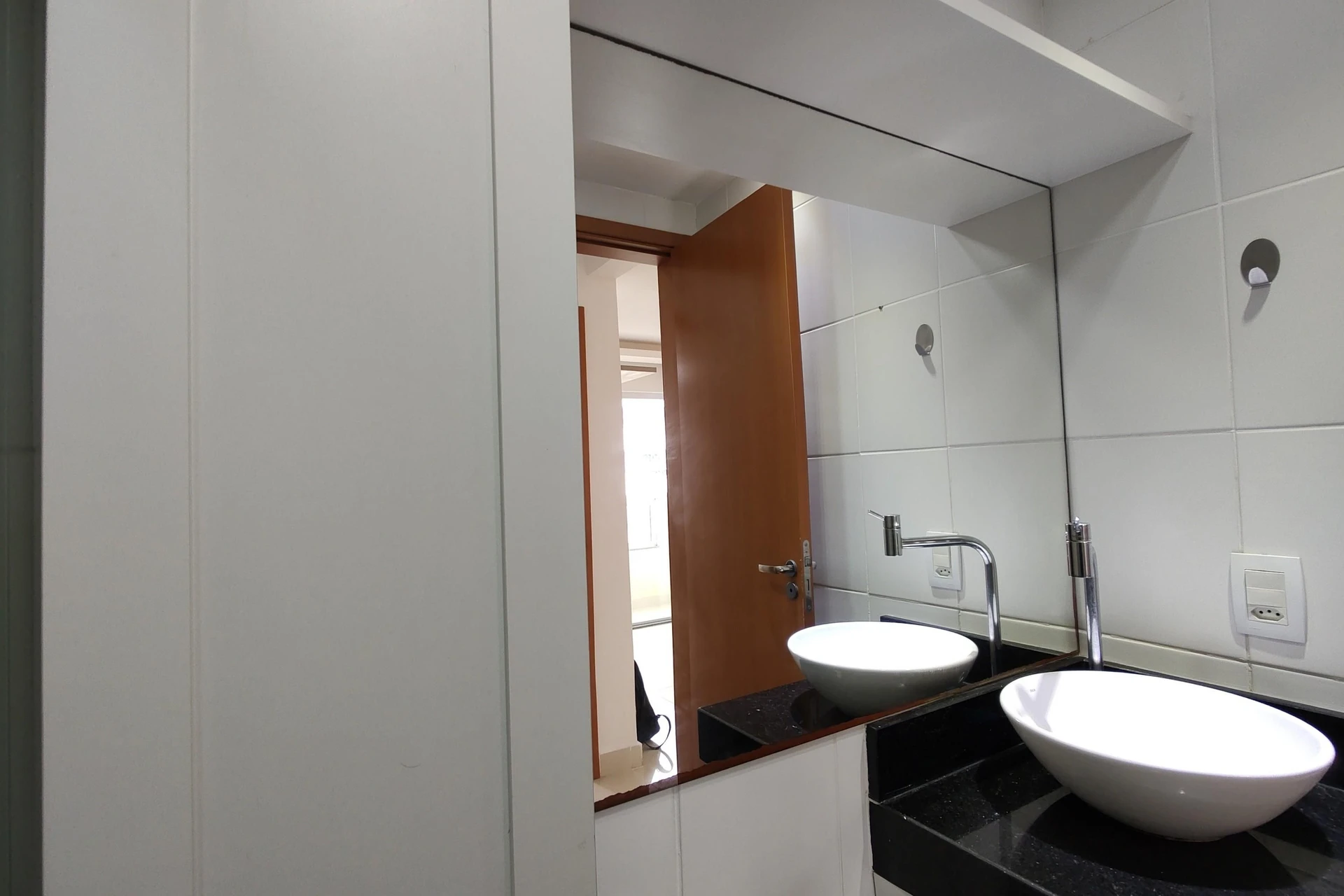 2-bedroom apartment in a building with a gym — photo 31