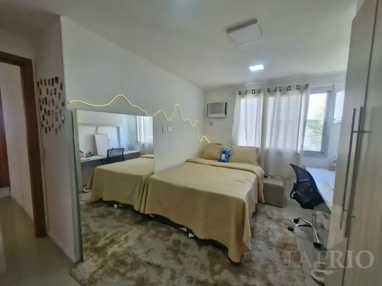 Apartment on the 3rd floor with a glass-enclosed balcony — photo 17