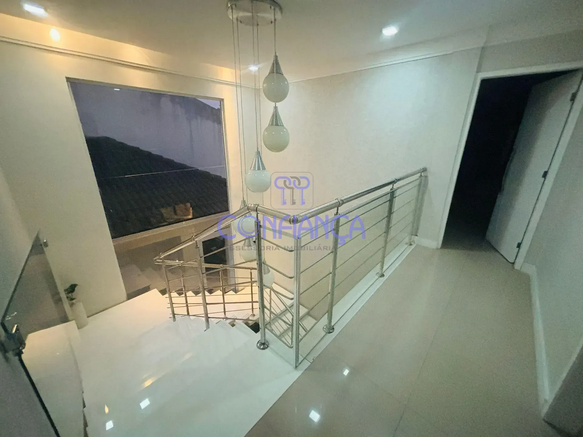 House with 4 en-suite bedrooms and 6 bathrooms — photo 25