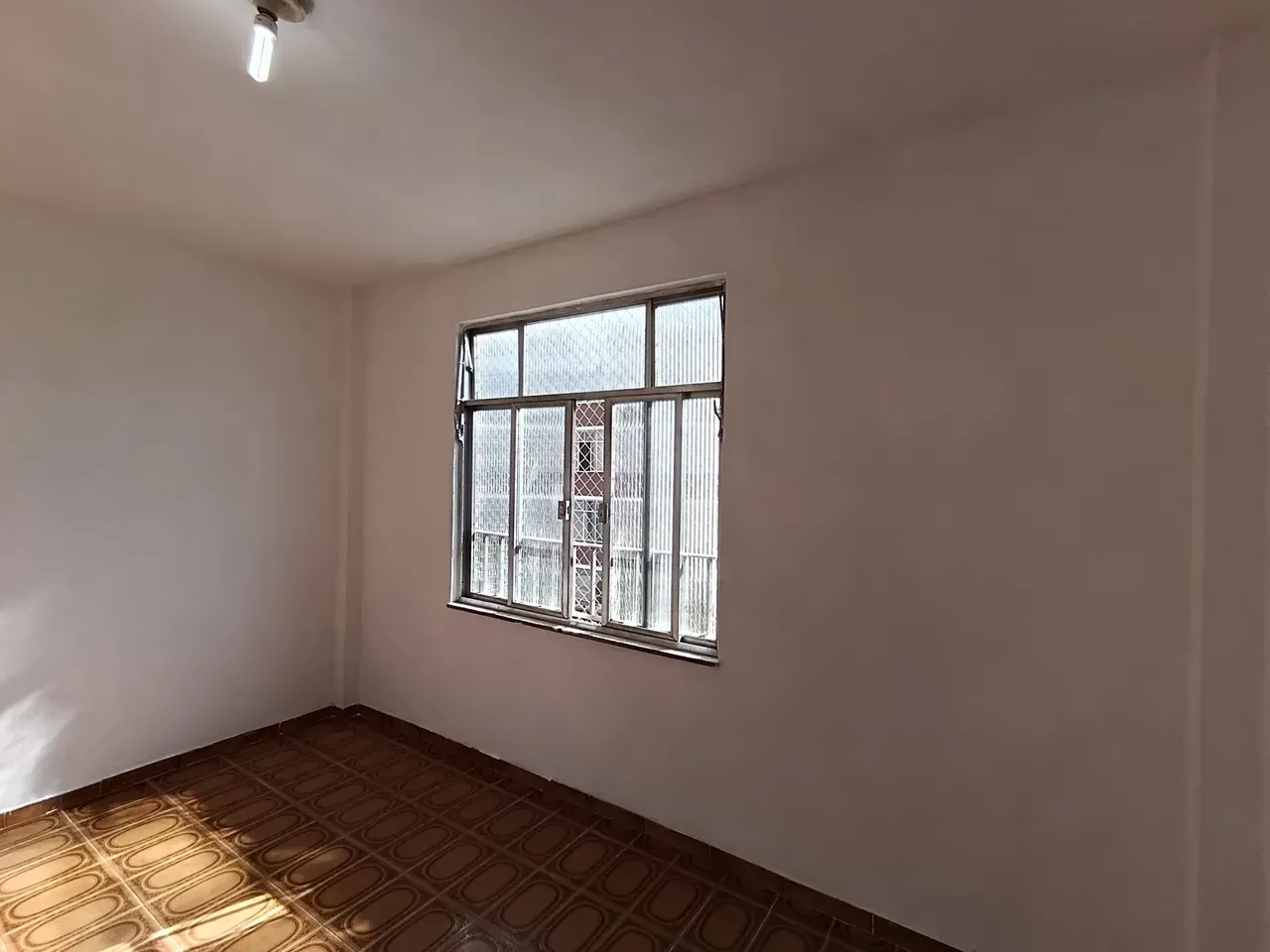 Apartment with 2 bedrooms and a glass shower enclosure — photo 8