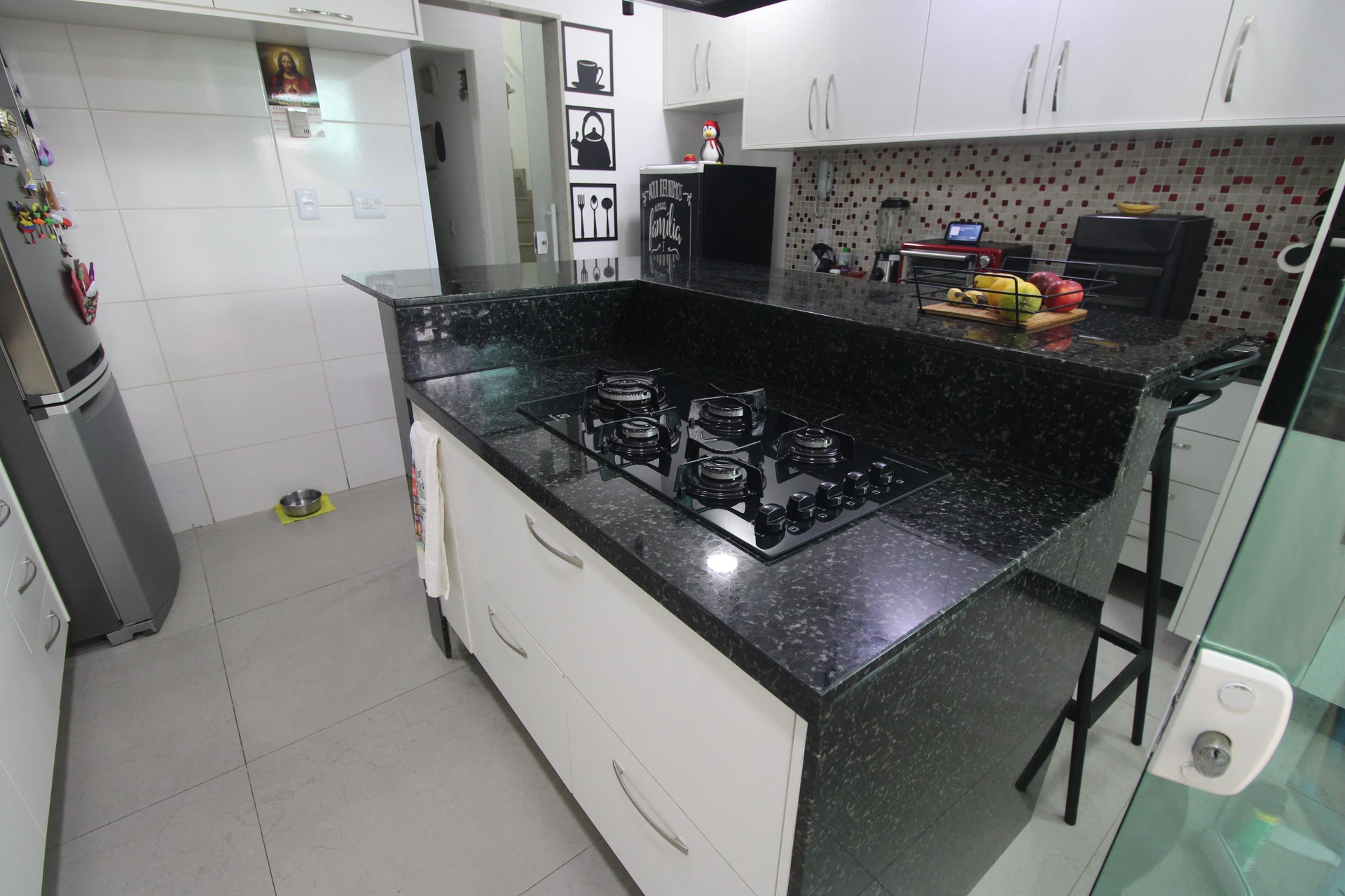 Casa mobiliada com 3 suítes e cozinha aberta com fogão a gás — photo 21