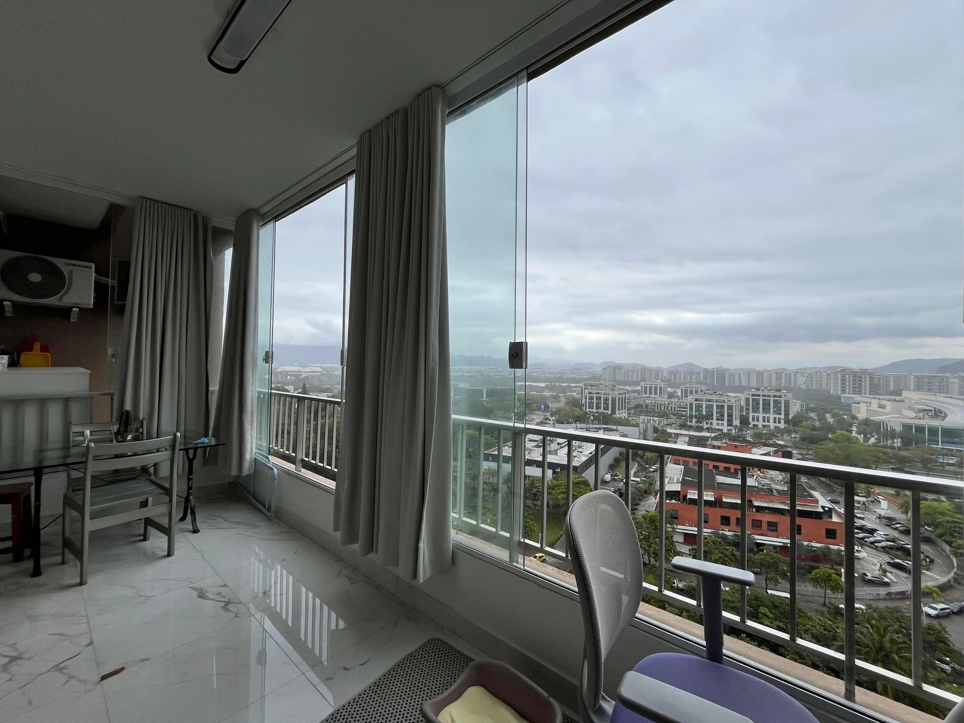 Floor-to-ceiling windows in a one-bedroom apartment, 70 m² — photo 14