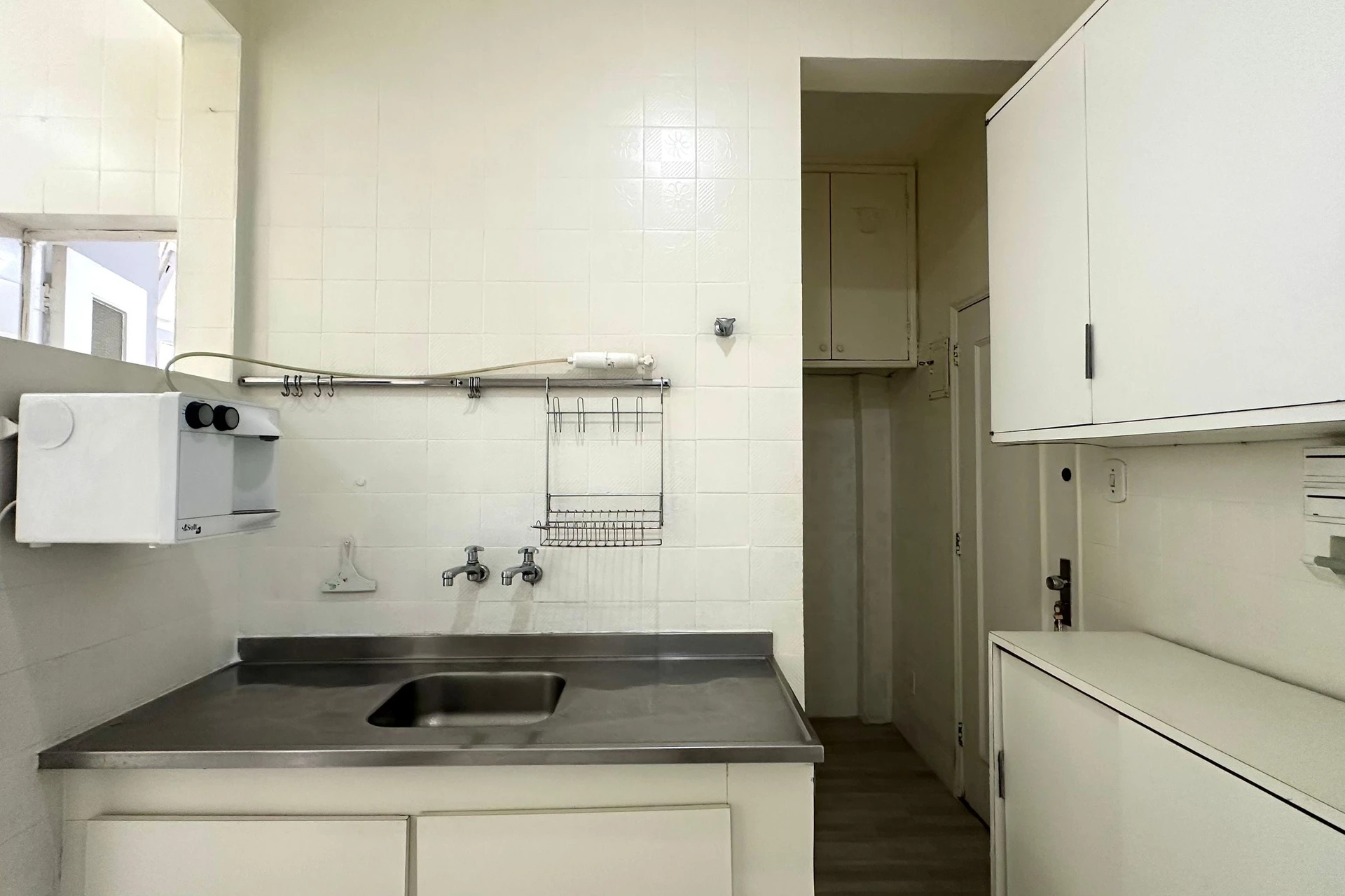 Квартира з 3 спальнями та дерев'яною підлогою або ламінатом — photo 28