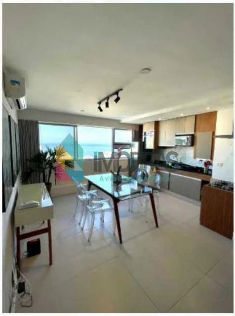 Floor-to-ceiling windows in a one-bedroom apartment, 50 m² — photo 9