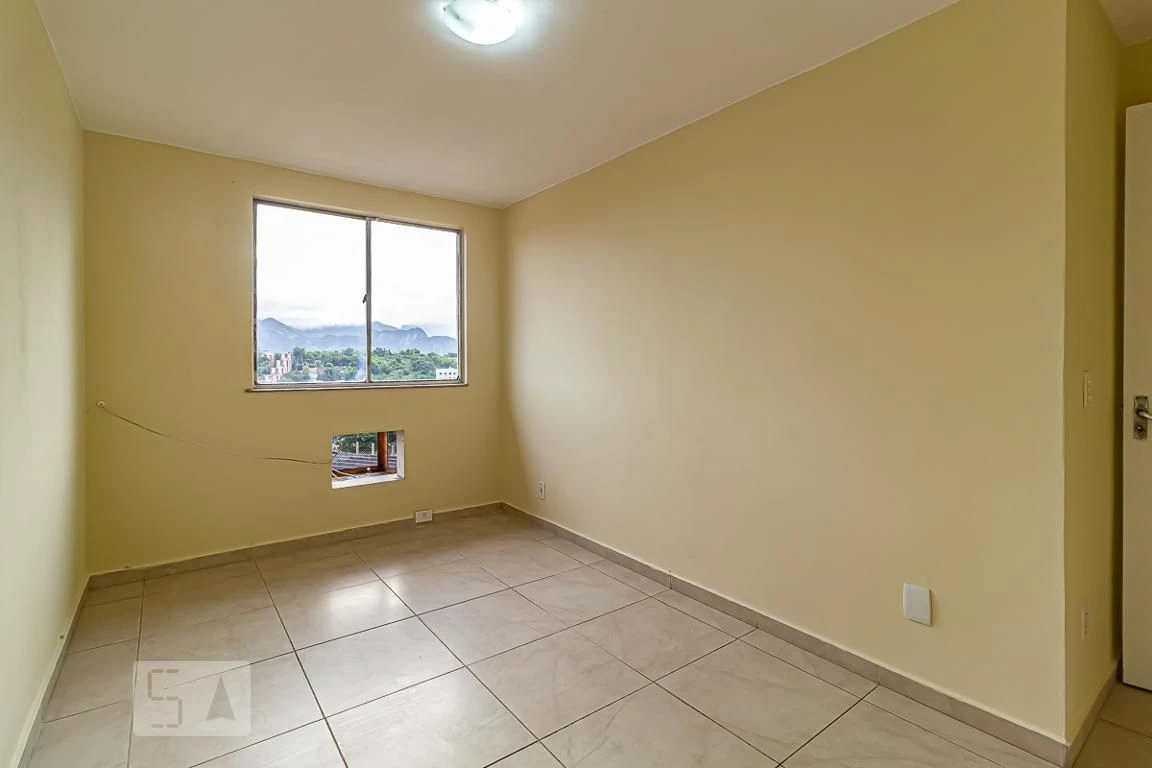 Unfurnished 2-bedroom apartment with a closed kitchen — photo 24