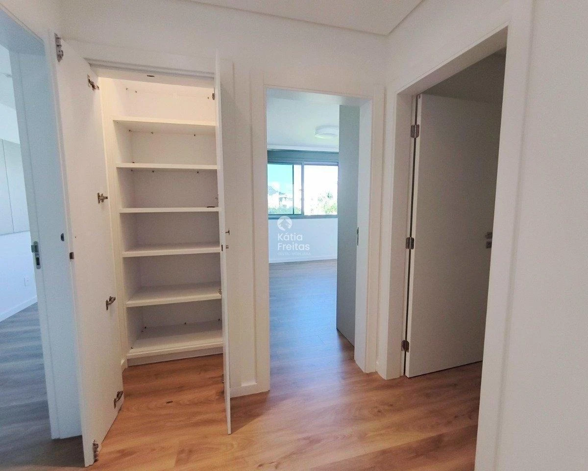 132 m² unfurnished apartment with 3 en-suites — photo 37