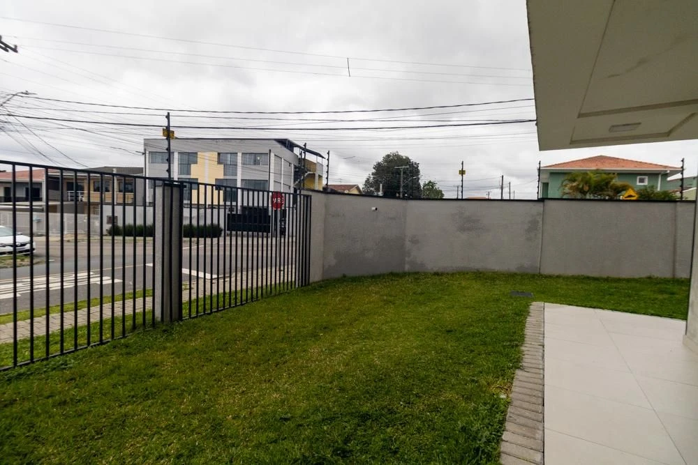 3-bedroom apartment in a building with a pool — photo 3