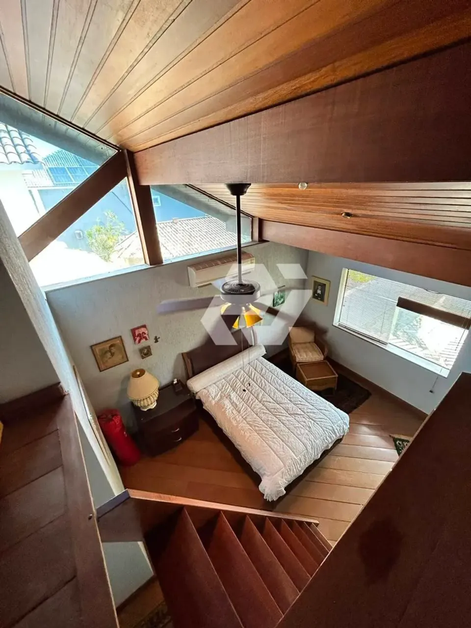 4-bedroom house with 5 bathrooms and 5 parking spots — photo 3
