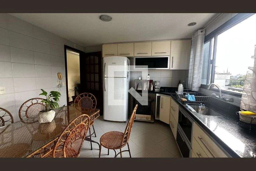 Furnished 203 m² apartment with 2 bedrooms and 2 parking — photo 29