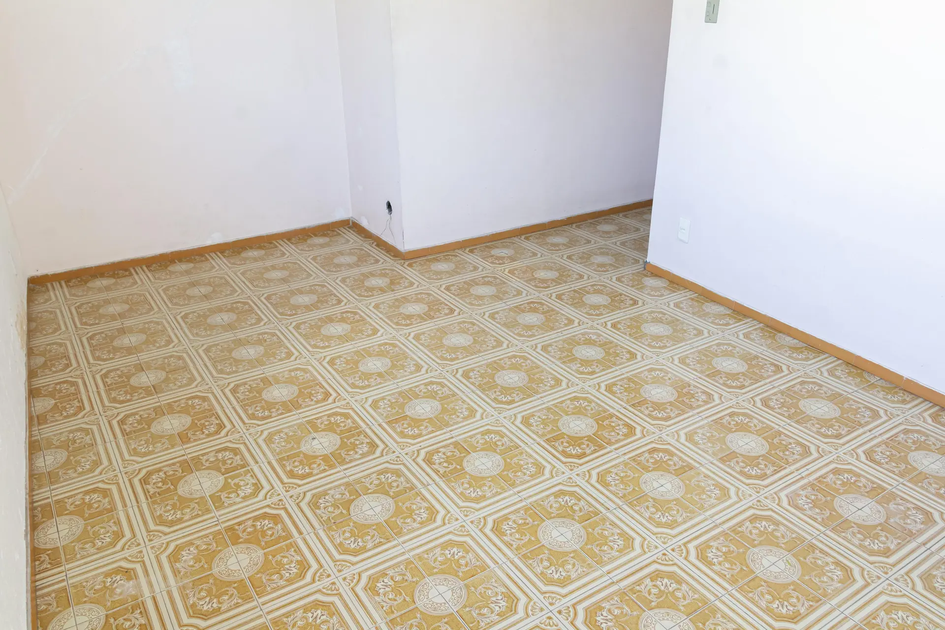 2-bedroom rental apartment with 1 bathroom and parking — photo 25