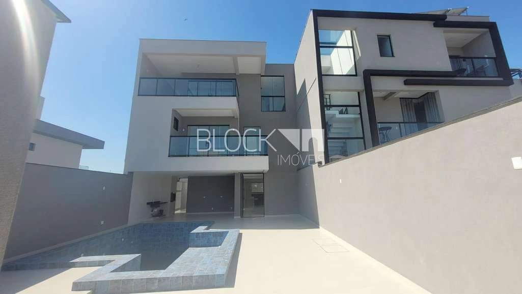 Casa com 6 suítes e cozinha americana aberta com fogão a gás — photo 11