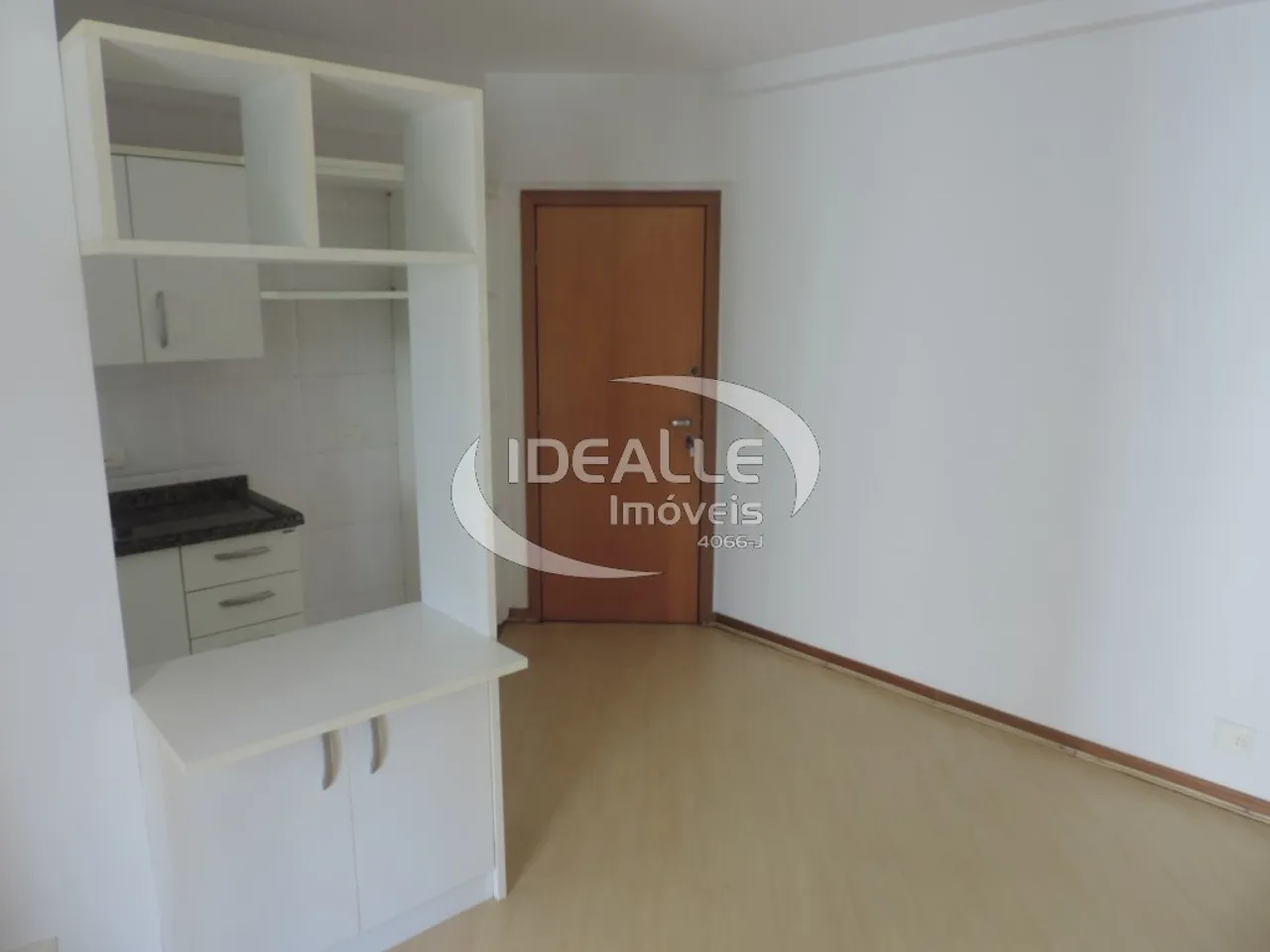 1-bedroom apartment with balcony and 58 m² — photo 4