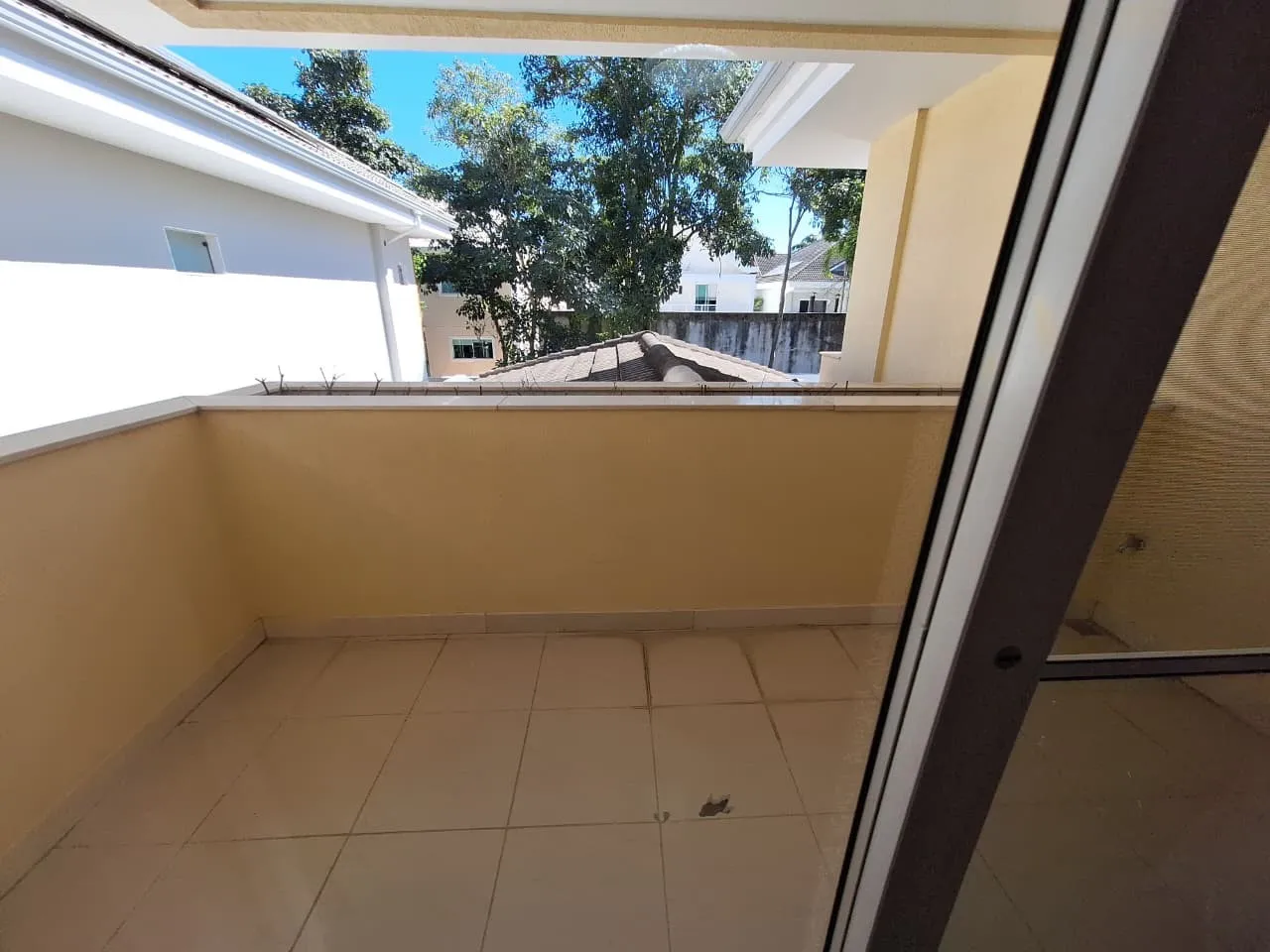 Furnished house with 4 bedrooms and 5 bathrooms — photo 48