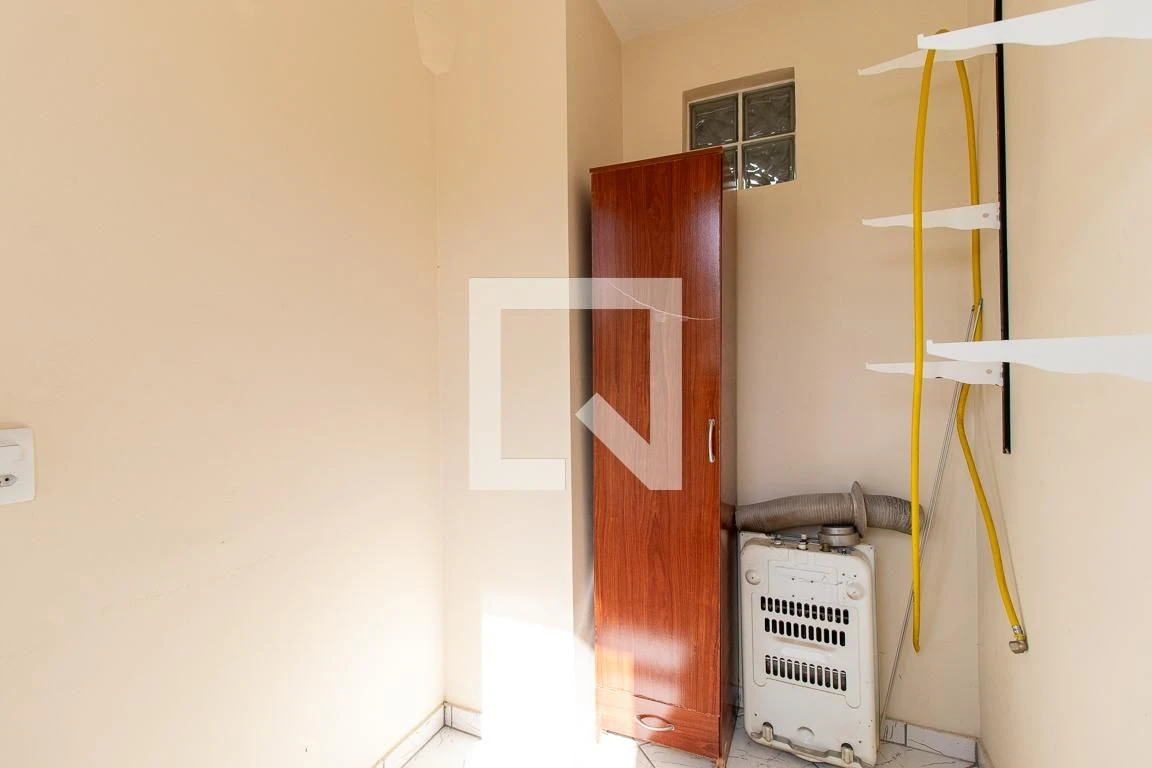 Apartamento de 3 quartos com piso de madeira ou laminado — photo 40