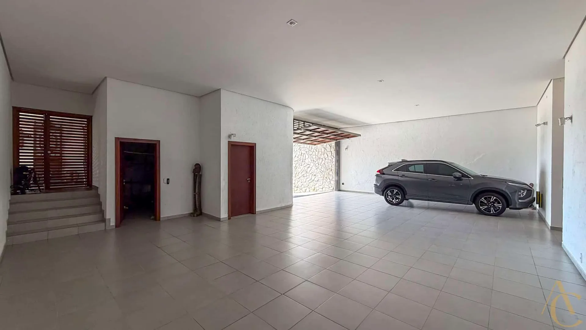 Furnished house, 689 m², with a grill on the balcony — photo 61