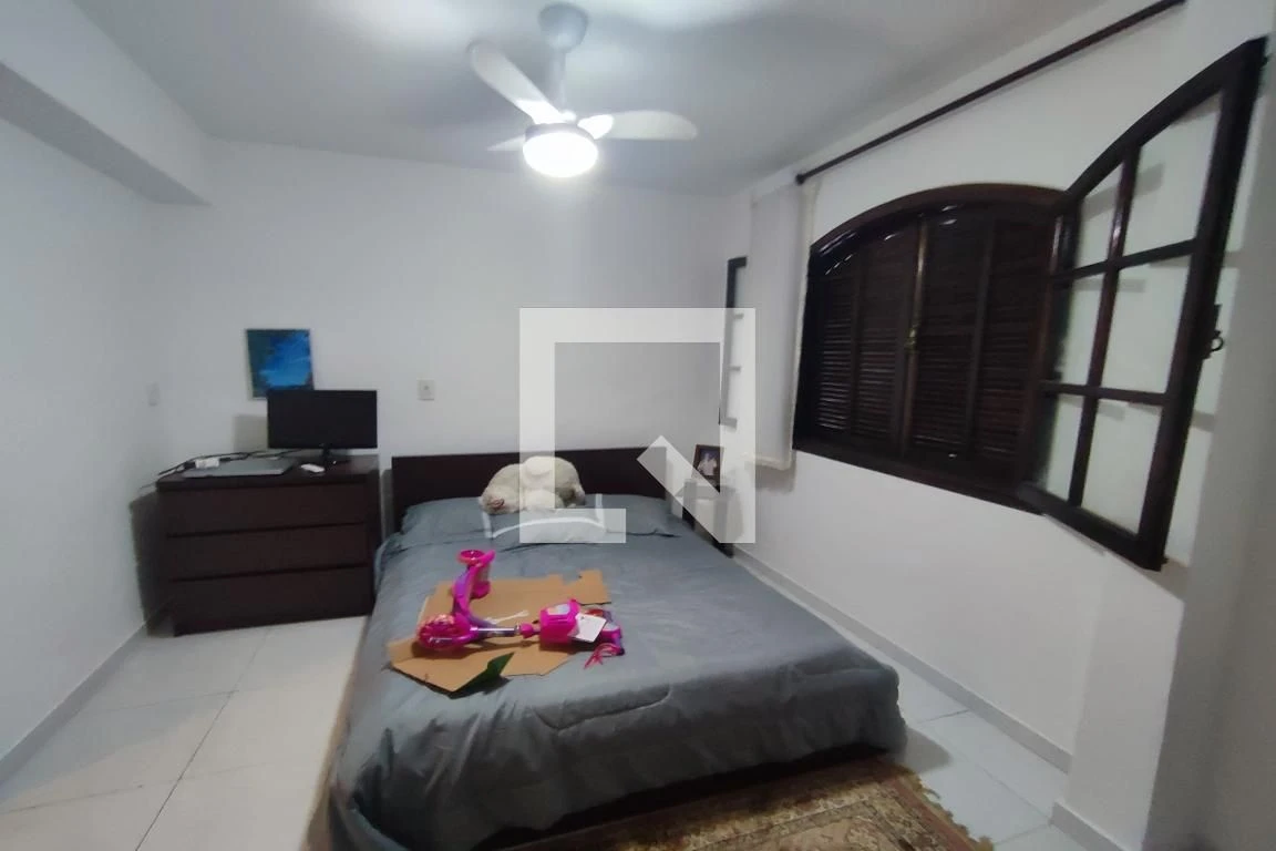 House with 3 bedrooms and a private backyard — photo 7