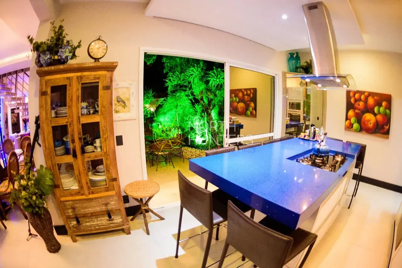 Casa con 5 dormitorios y cocina de concepto abierto — photo 43