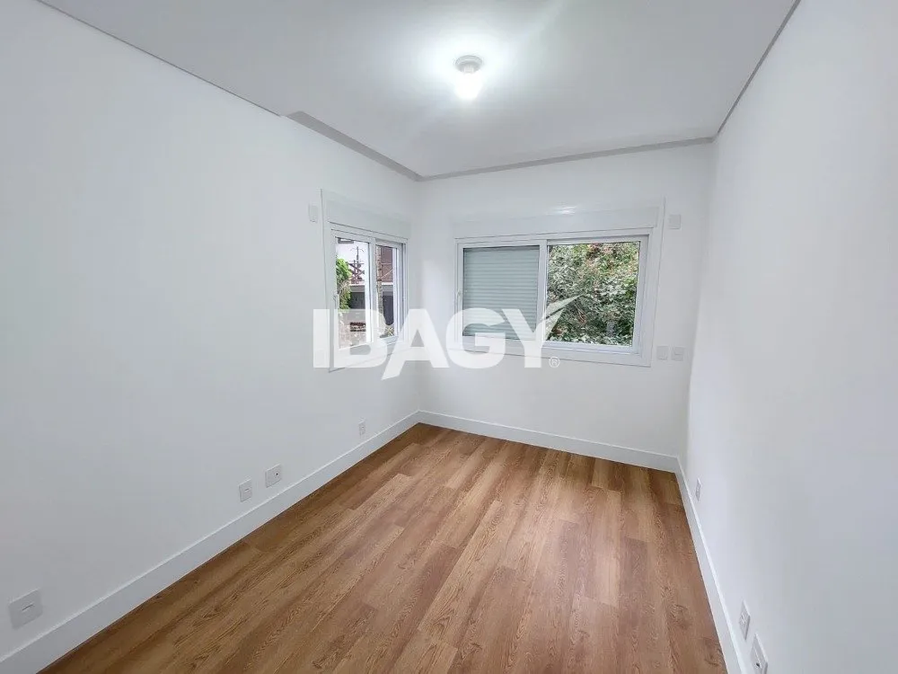 Furnished 133 m² apartment with 3 en-suite bedrooms — photo 50