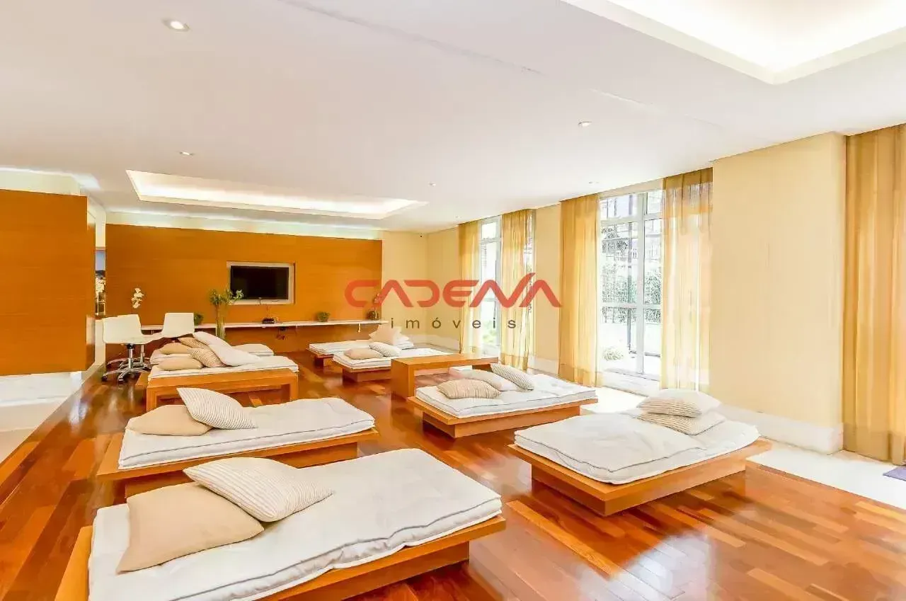 Unfurnished 4-bedroom apartment with private BBQ — photo 41
