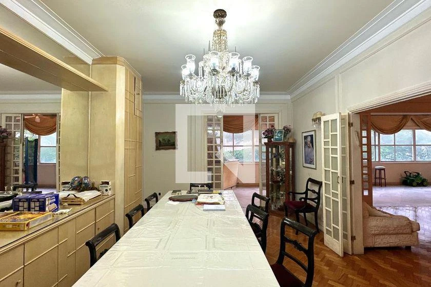 Glass-enclosed balcony in a 4-bedroom apartment, 403 m² — photo 38