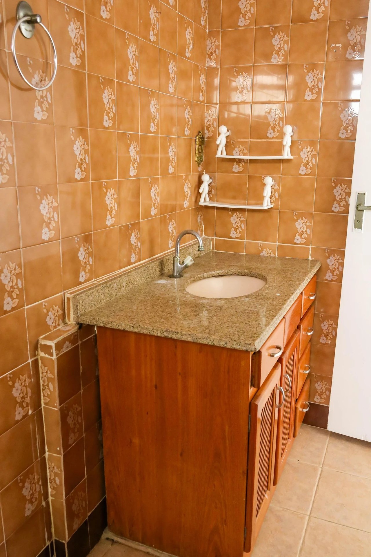 Apartment with 2 bedrooms and an enclosed glass balcony — photo 2