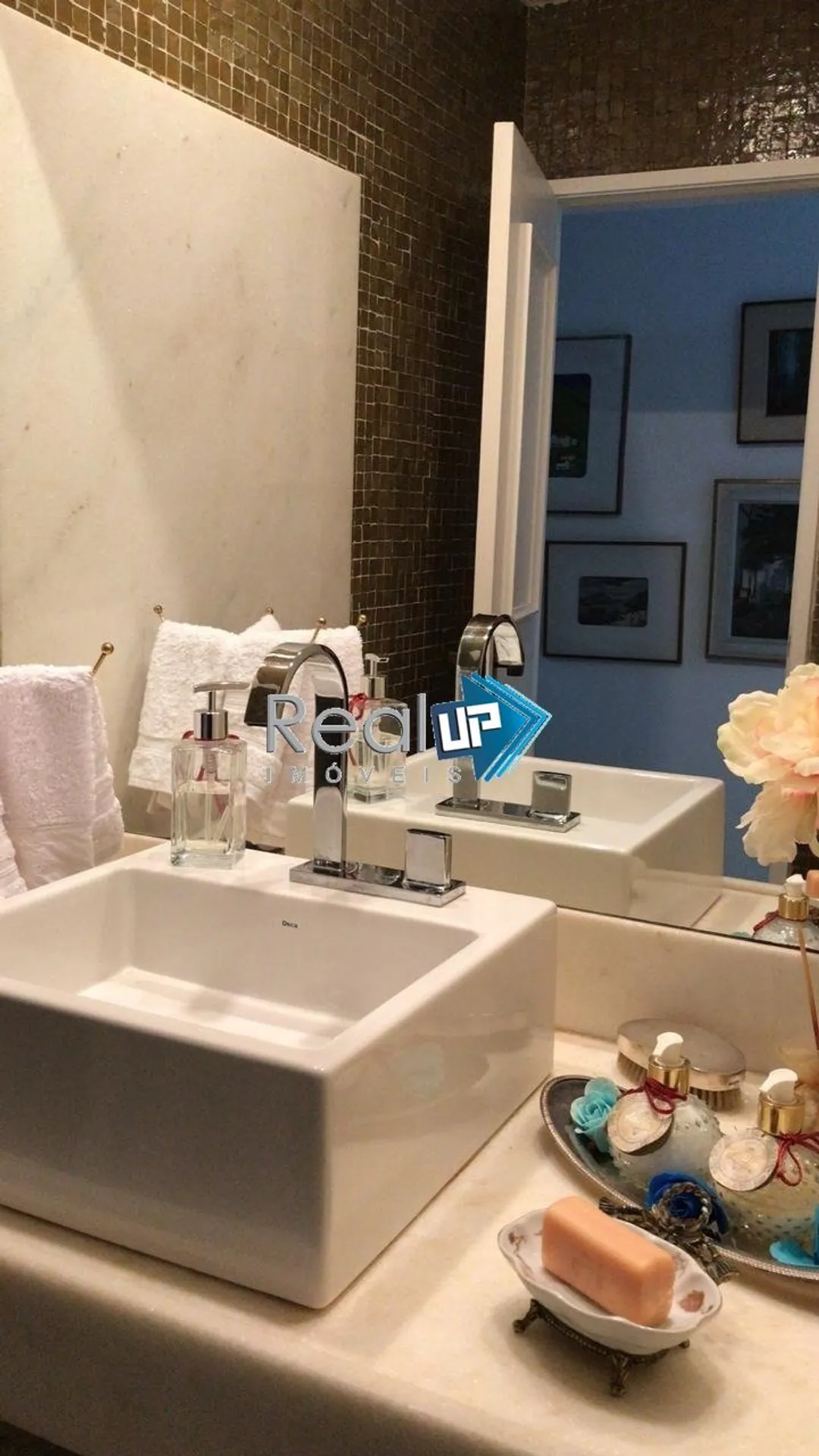 Furnished apartment with 4 bedrooms and an open kitchen — photo 20