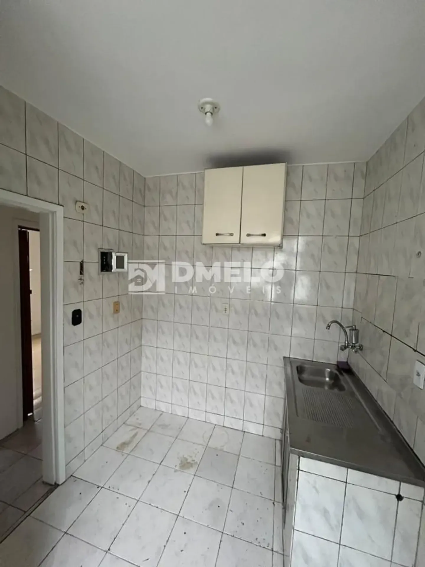 2-bedroom apartment with a separate kitchen and living room — photo 2