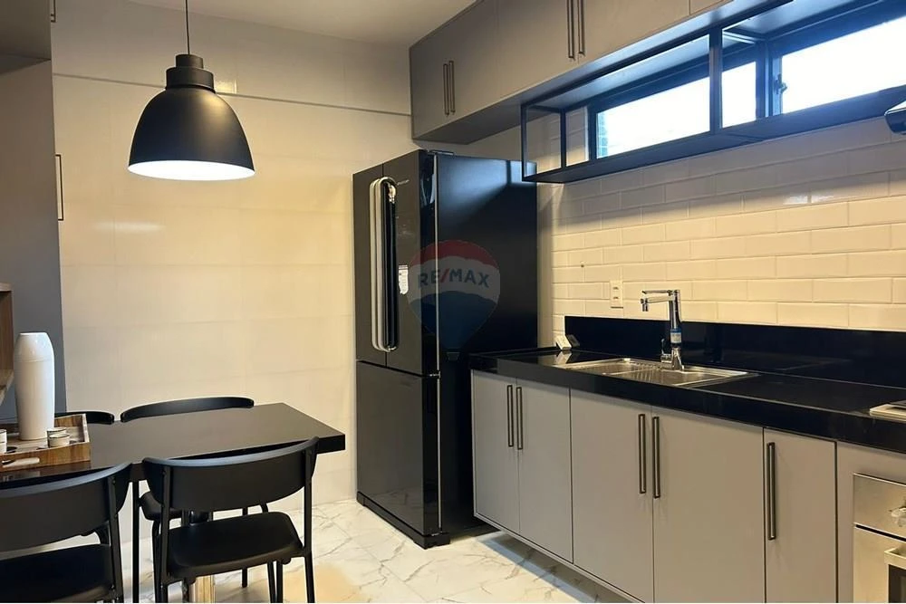 Furnished apartment, 132 m², with a glass-enclosed balcony — photo 9