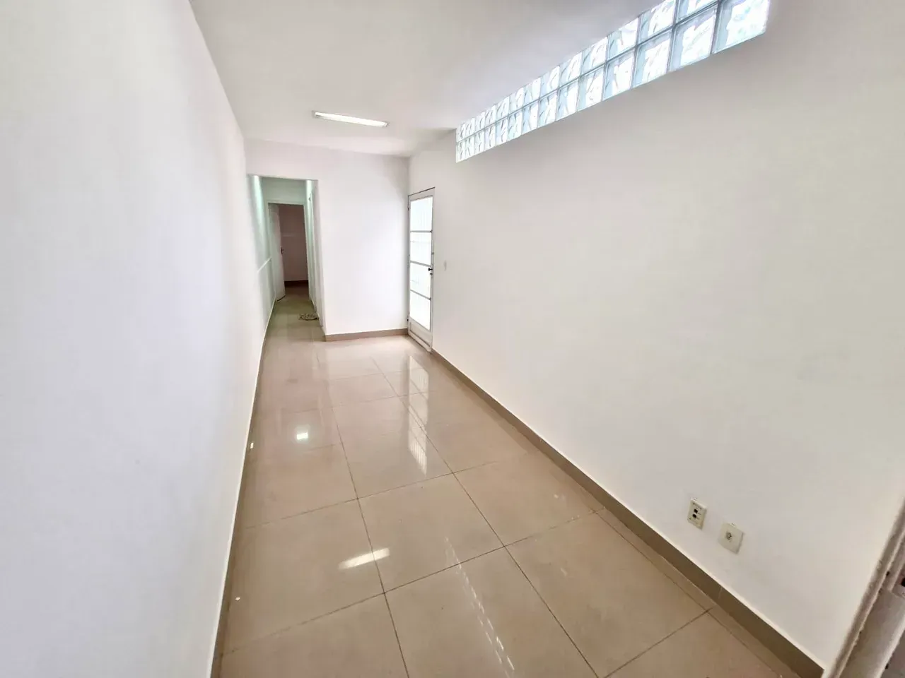 Casa comercial com 5 quartos e cozinha separada — photo 7