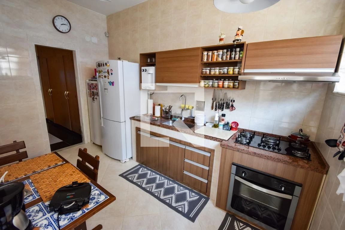 Casa mobiliada com 6 quartos e 3 suítes com jardim e BBQ — photo 8