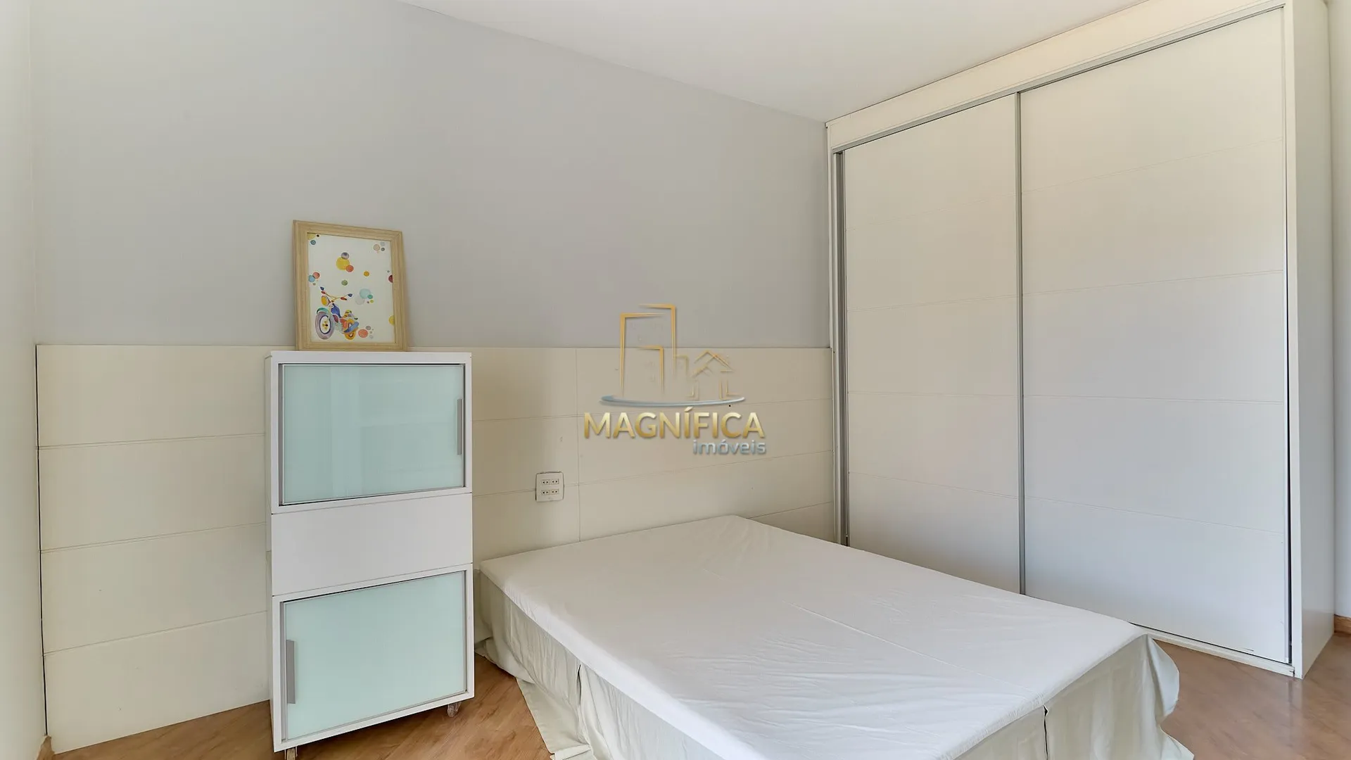 House with 4 bedrooms and 3 en-suite suites, 4 parking spaces — photo 23