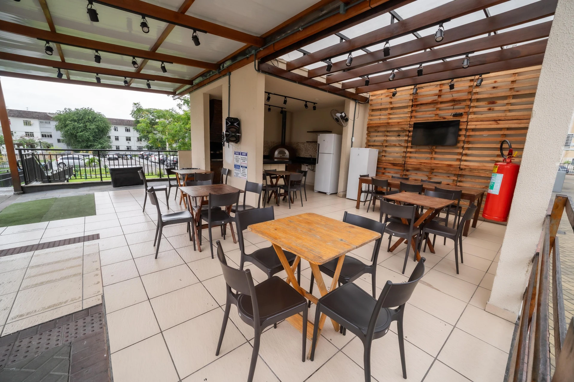 Furnished apartment, 48 m², with a grill on the balcony — photo 51