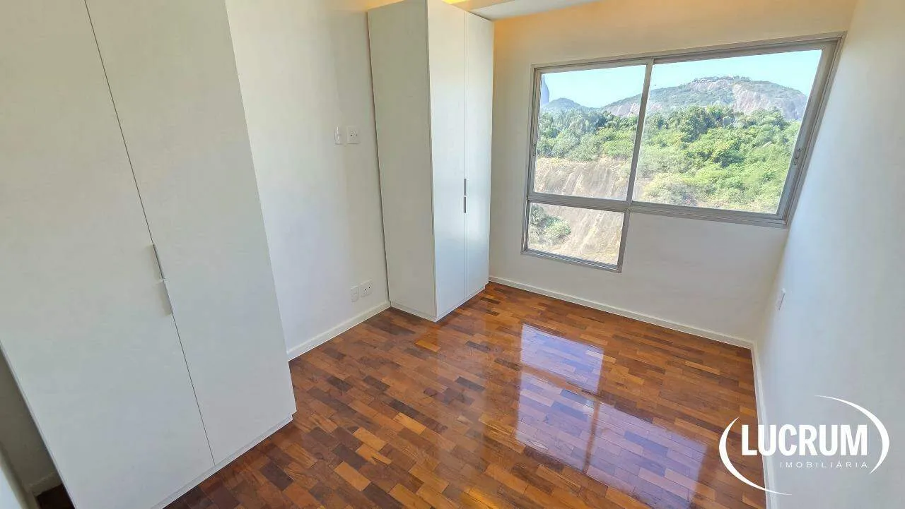 3-bedroom apartment with built-in storage and 3 baths — photo 19