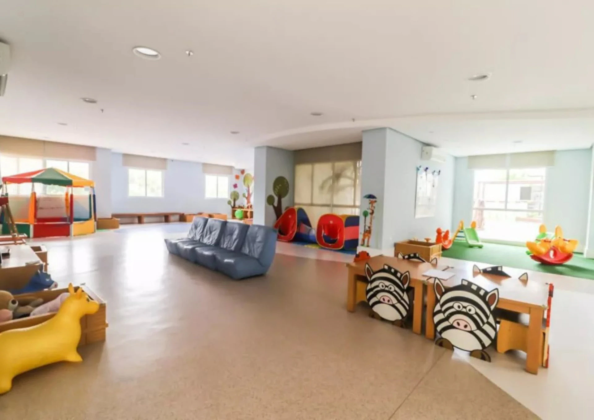 69 m² apartment with 2 bedrooms and 2 bathrooms — photo 32