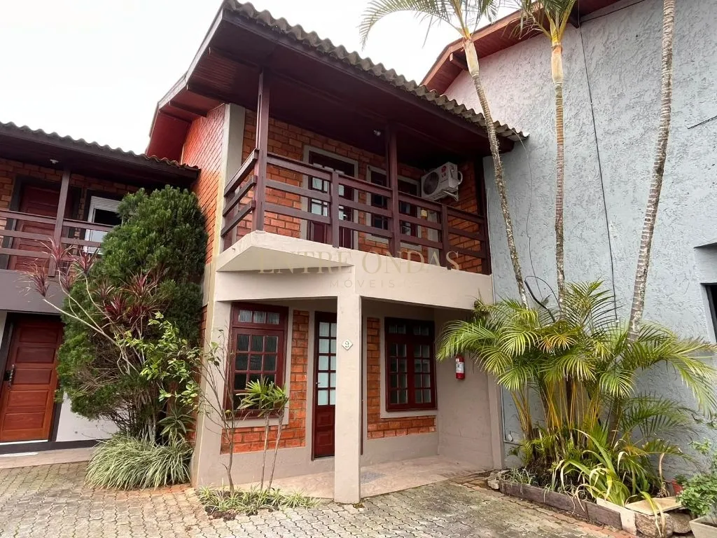 2-bedroom house with a water view in Florianópolis — photo 21