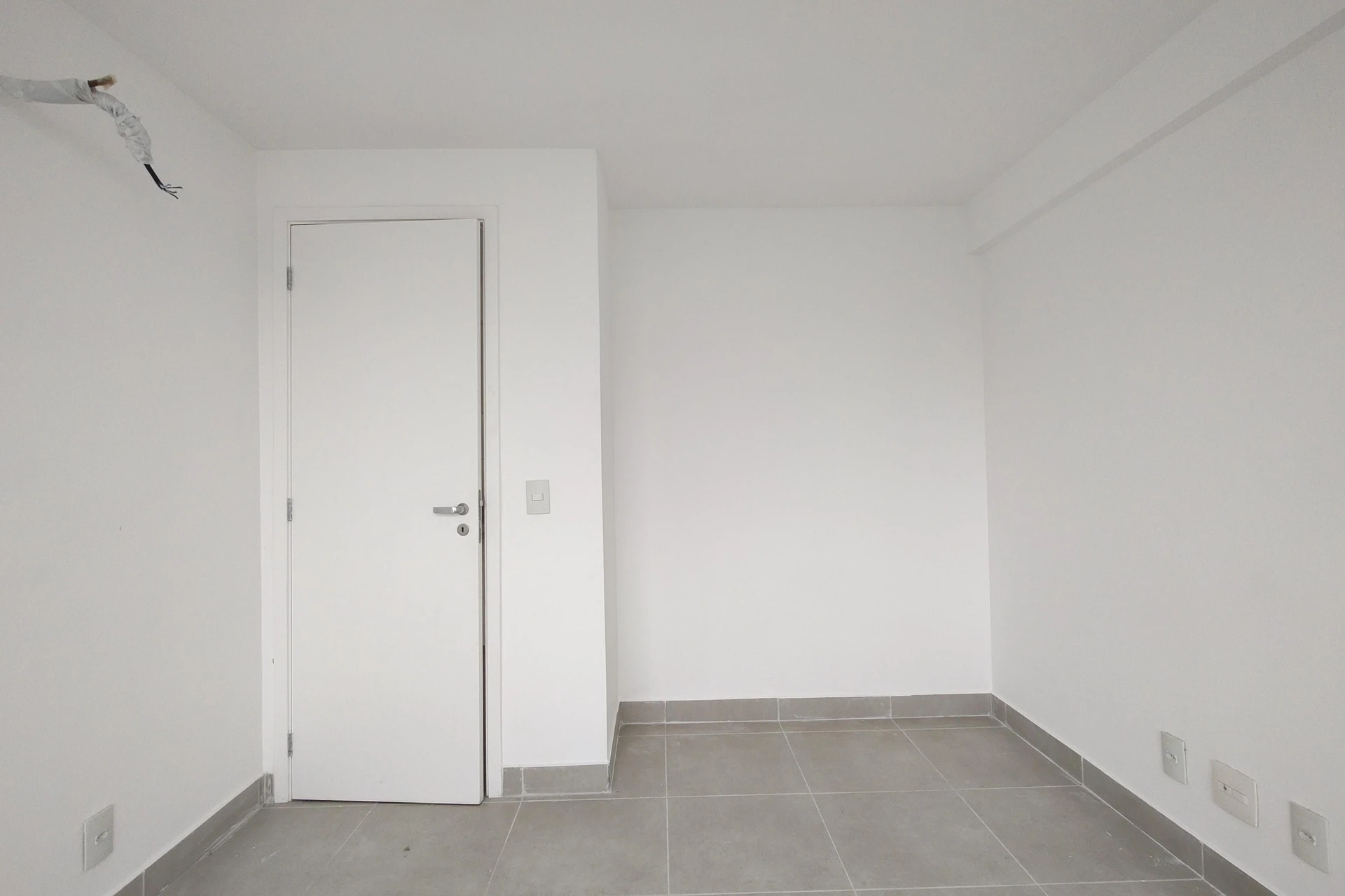 1-bedroom apartment with an open-plan kitchen and parking — photo 15